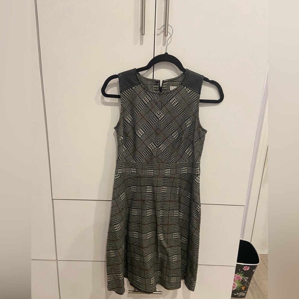I’m selling a brand new beautiful dress from spense !!!!